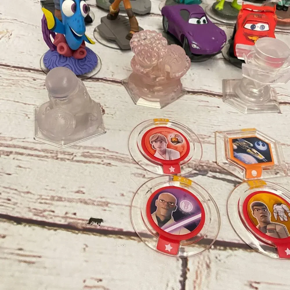 DISNEY INFINITY Large Lot 28 Pieces Figures Power Discs Star Wars Pixar